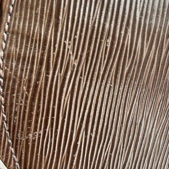 This is not a barely used purse - Picture 2 of 16